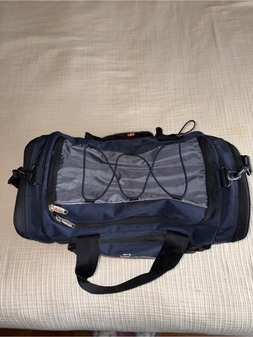 SwissGear spacious duffel